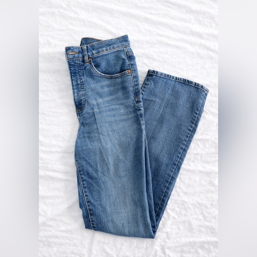 Express Women's Straight Leg Jeans in Light Blue Wash